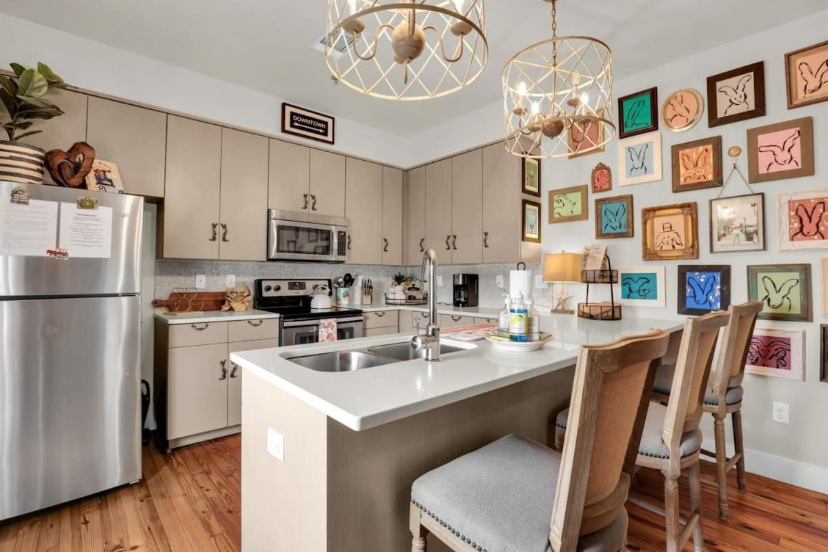 The Georgia Peach -near Plant Riverside & downtown - B&B Savannah