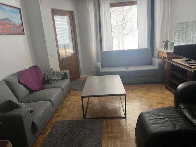 Hyvällä sijainnilla iso kaksio Hervannassa - Bed and Breakfast