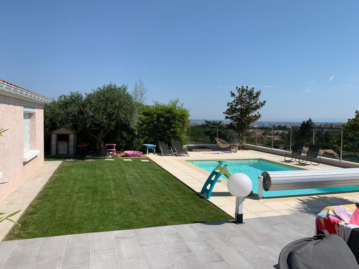 Villa 6 chambres avec piscine et vue exceptionnelle - Bed and Breakfast Saint-Genis-Laval