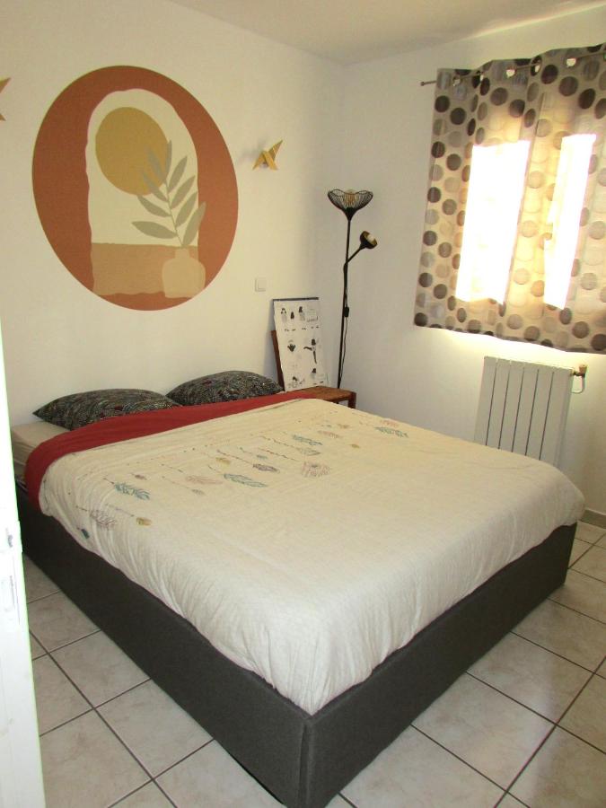 B&B Nîmes - Chambre agréable dans une maison avec un grand lit - Bed and Breakfast Nîmes