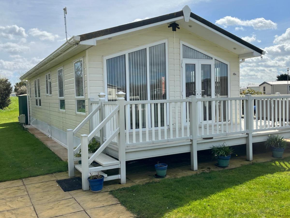 B&B Mablethorpe - 40A Oak Village- 2 Bedroom Lodge on Grange Leisure Park - Bed and Breakfast Mablethorpe