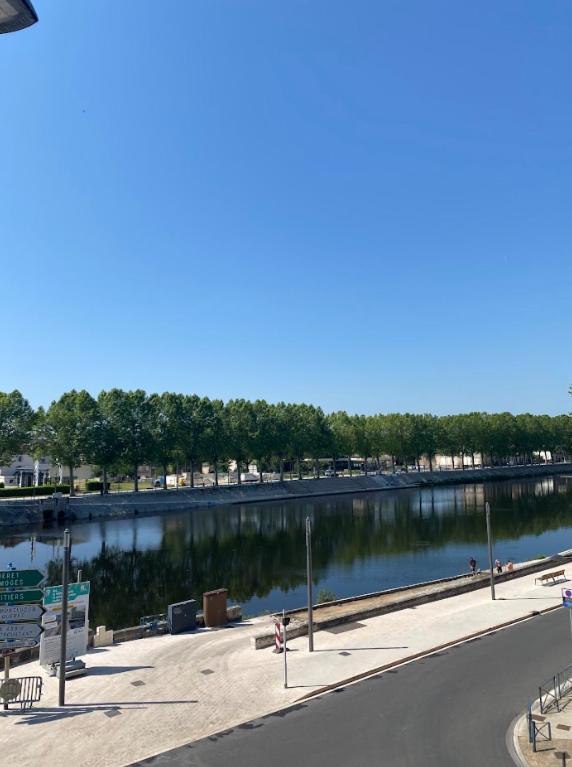 RDC 3 - Studio meublé au centre ville de Montluçon - Wifi et Netflix - Chambres d’hôtes Montluçon