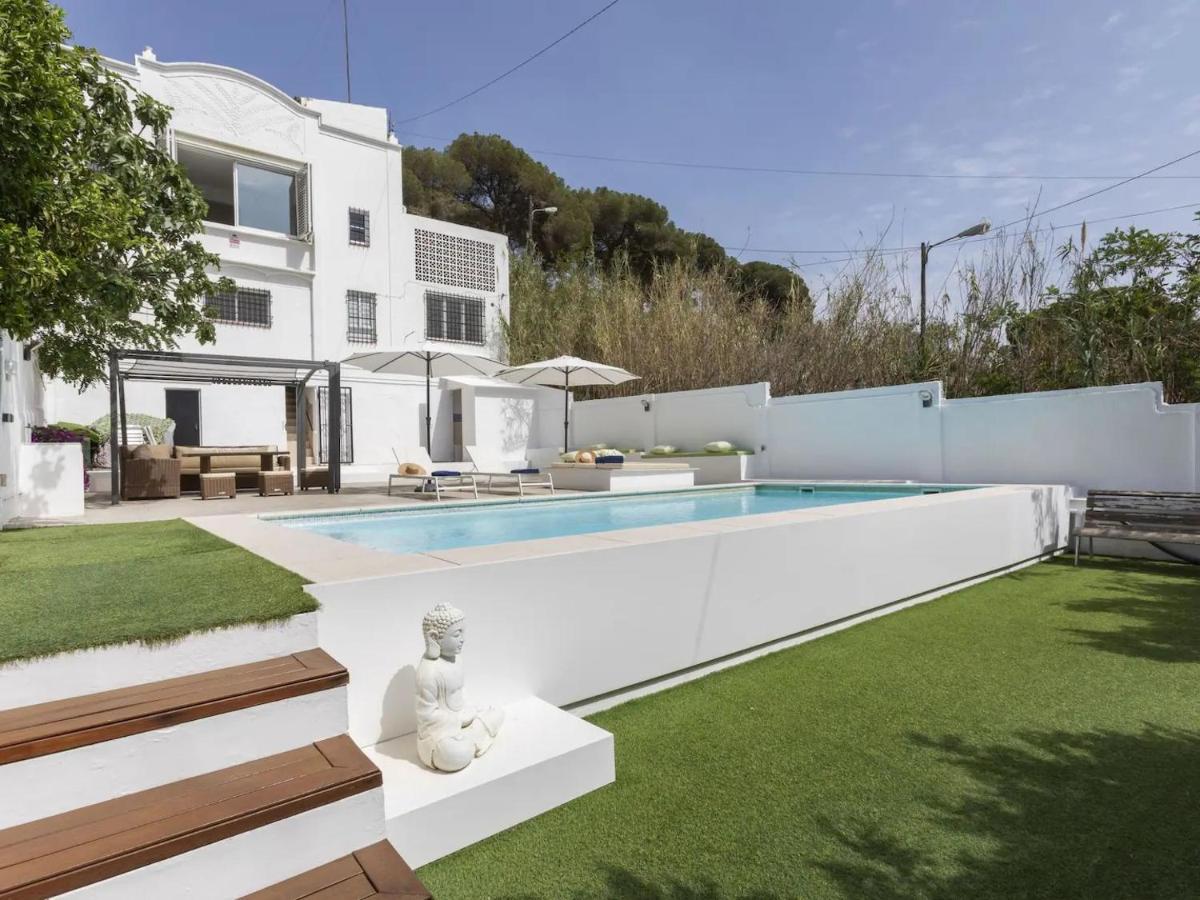 B&B Barcelona - CASA MODERNISTA CON PISCINA CANYET - Bed and Breakfast Barcelona