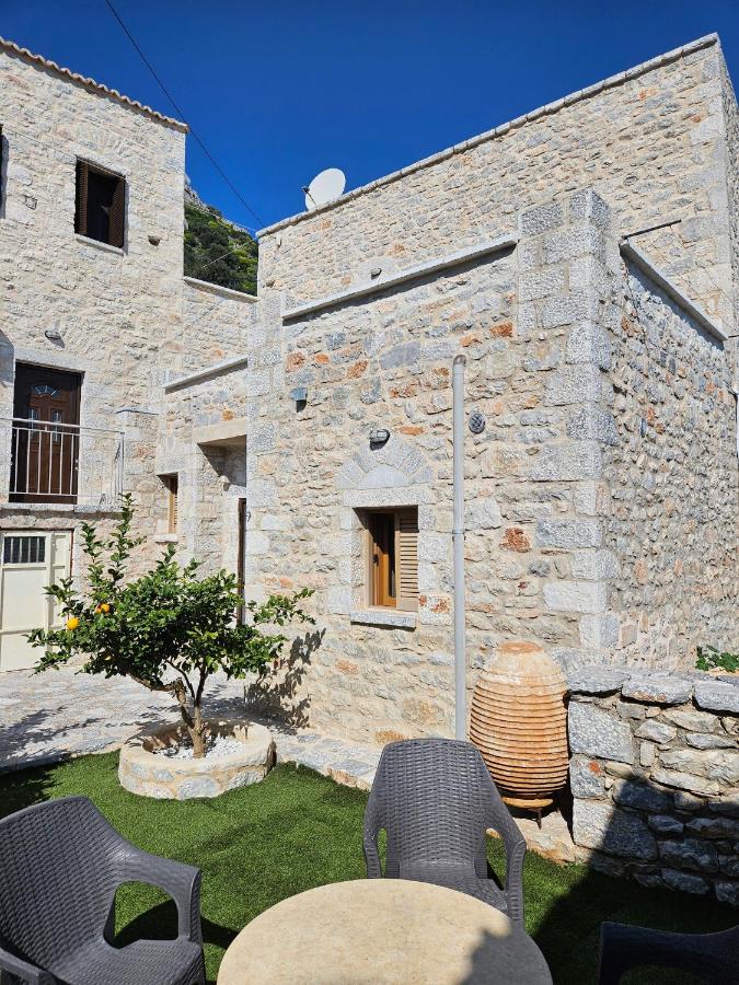 B&B Mina - Rigas stone tower east Mani 3 - Bed and Breakfast Mina