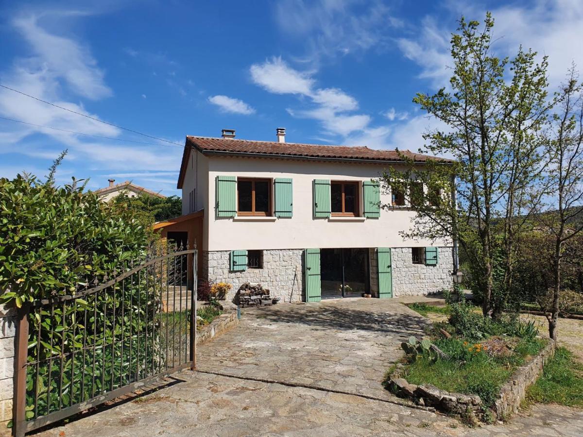 Maison tranquille au Vans - B&B