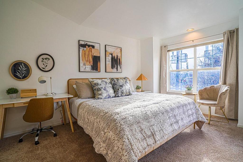 B&B Seattle - Ballard's Townhome with office & walk score 98 - Bed and Breakfast Seattle