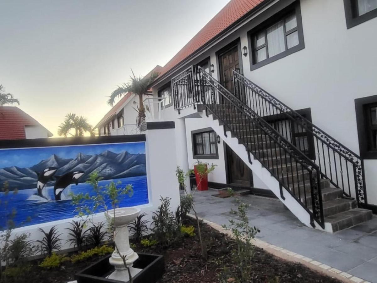 B&B Durban - Orca Estate Guesthouse Self-catering Accommodation - Bed and Breakfast Durban