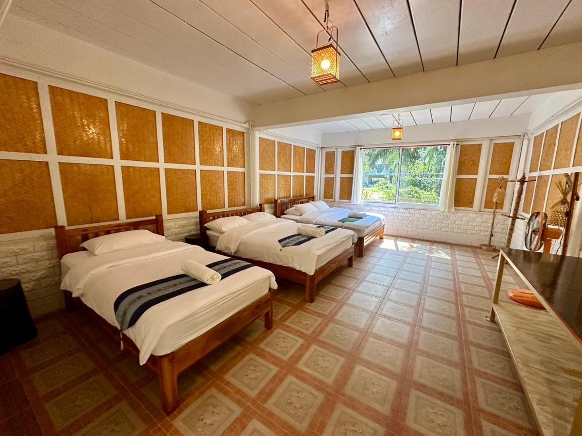 Family Room with Garden View
