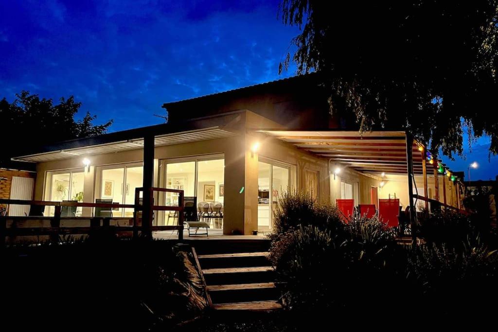 A l'ombre du Saule. Villa 10 personnes + piscine - Bed and Breakfast