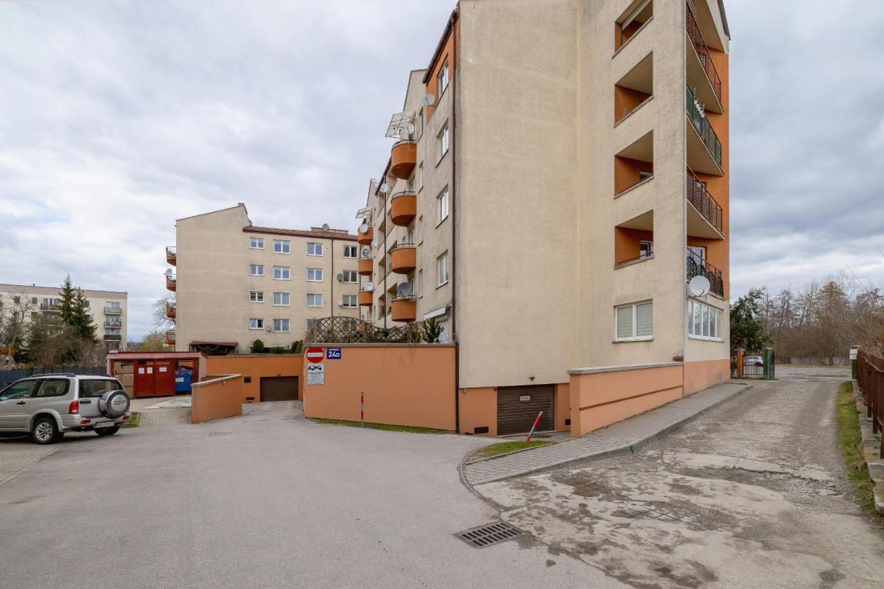 Unique Apartment Białoprądnicka with Balcony in Kraków by Noclegi Renters - B&B