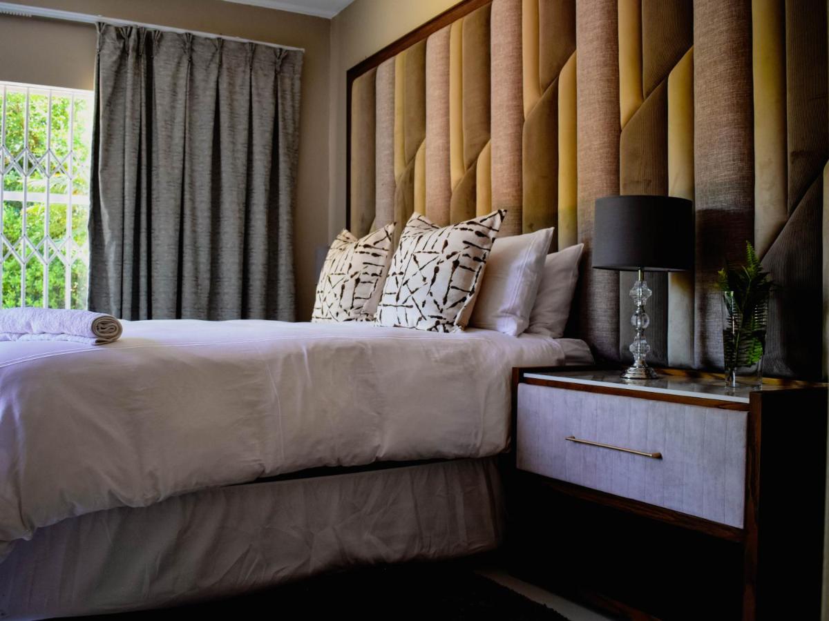 B&B Johannesburg - Serene Guest Manor - Bed and Breakfast Johannesburg