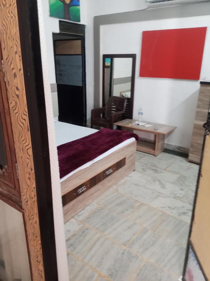 B&B Mathura - OP Krishna Homestay - Bed and Breakfast Mathura