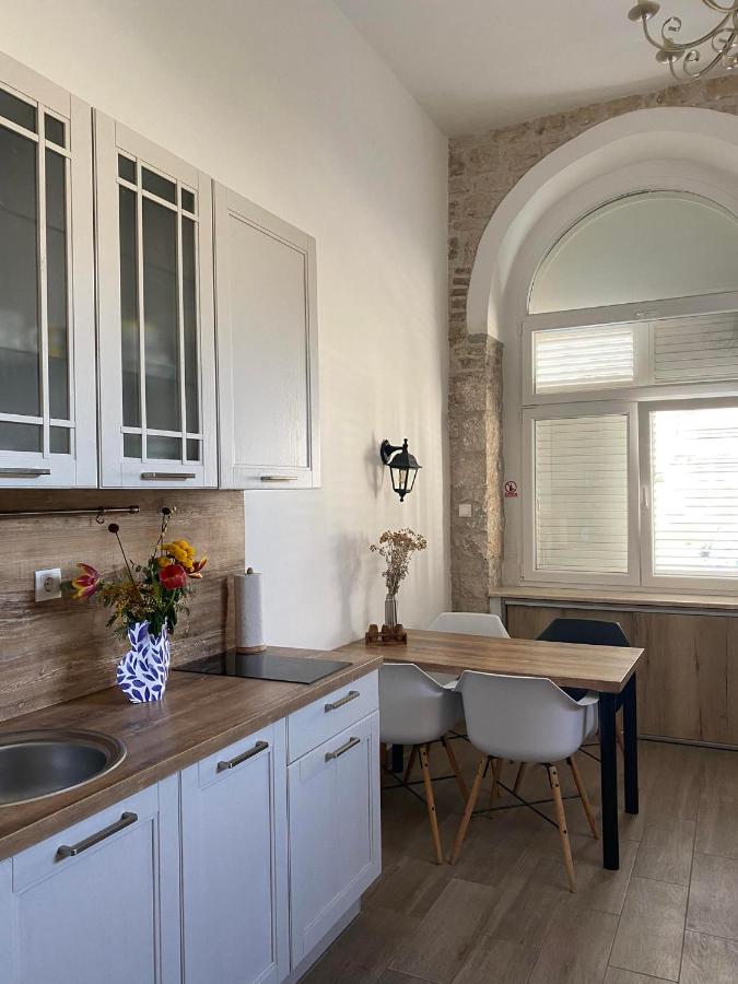 Apartments Karuza Center of old town Vis - B&B