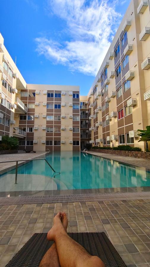 Deluxe Studio near Nuvali, Enchanted Kingdom - Fast WiFi, 55" UHD TV with Netflix & Prime Video, Free Pool Access - B&B
