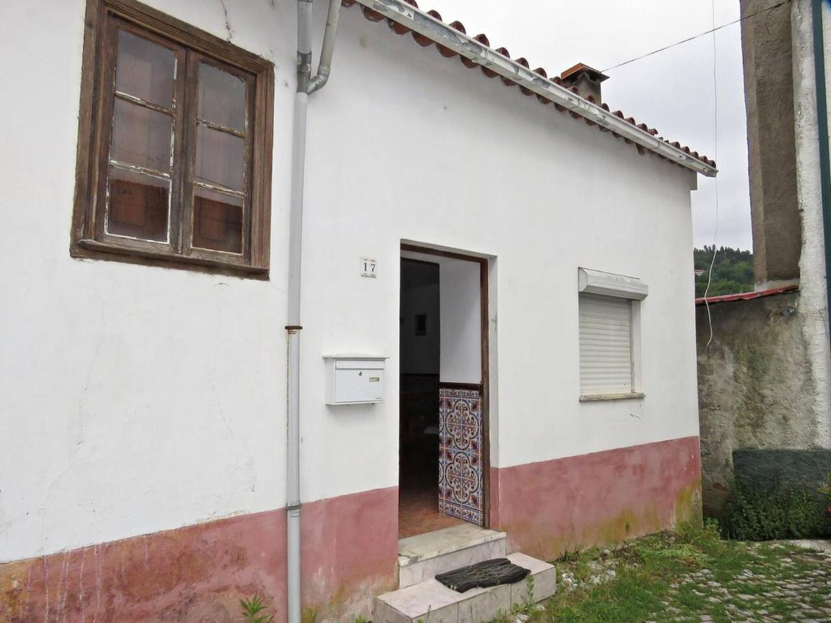 B&B Vale de Colmeias - One bedroom house with terrace and wifi at Miranda do Corvo - Bed and Breakfast Vale de Colmeias