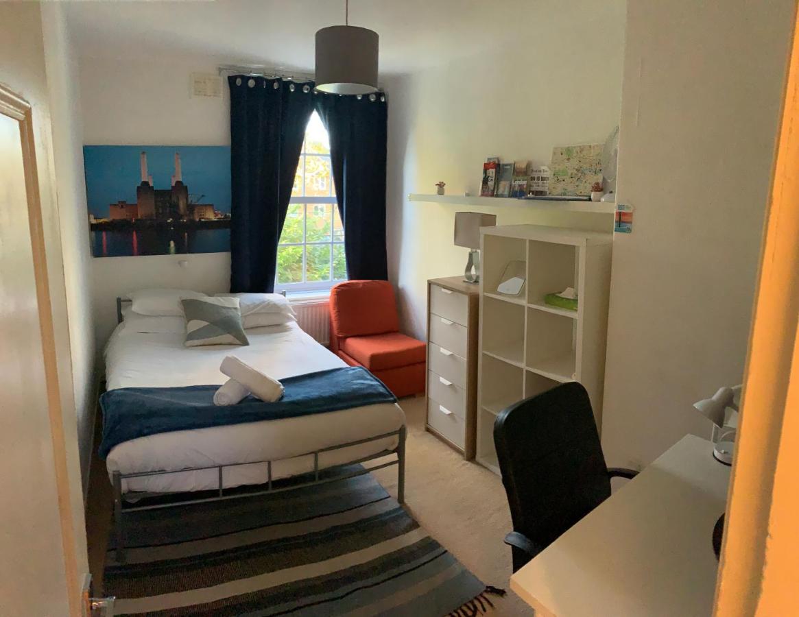 CENTRAL LOCATION! Double Bedroom 2 Mins Walk from Battersea Power underground Station! - B&B
