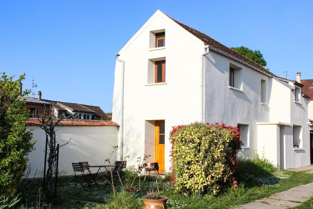 Holiday home at the edge of La Seine near Giverny - Bed and Breakfast
