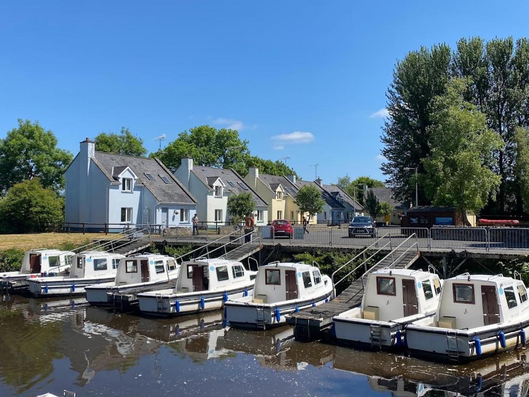 B&B Leitrim - Leitrim Quay - Riverside Cottage 3 - Bed and Breakfast Leitrim