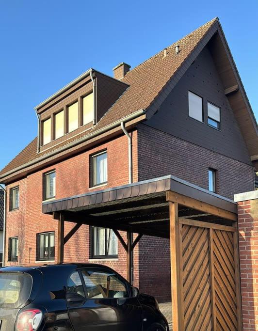 B&B Erkelenz - Schöne Dachgeschosswohnung im Zentrum Erkelenz mit Parkplatz - Bed and Breakfast Erkelenz