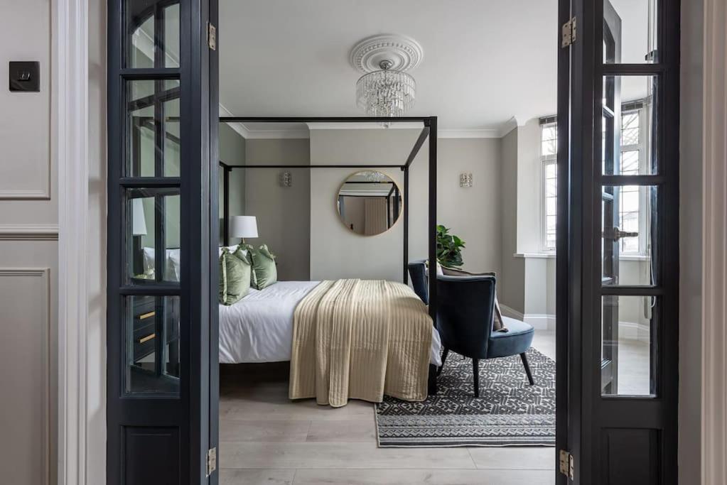 Exclusive Premium Large Solihull House - The Chapters - NEC Sleeps 9 - Ferienwohnung