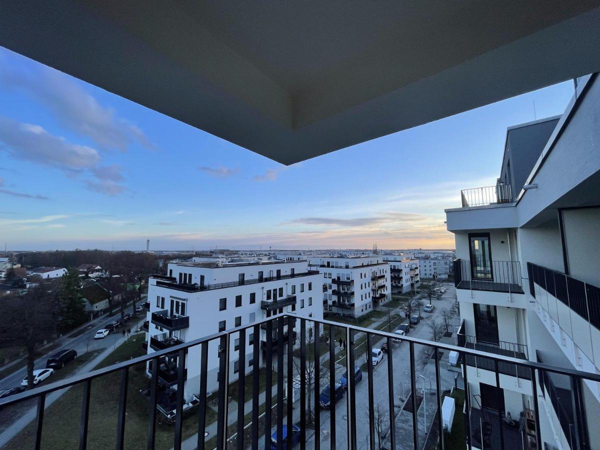 Luxurious and stylish apartment at BER Airport - Bed and Breakfast
