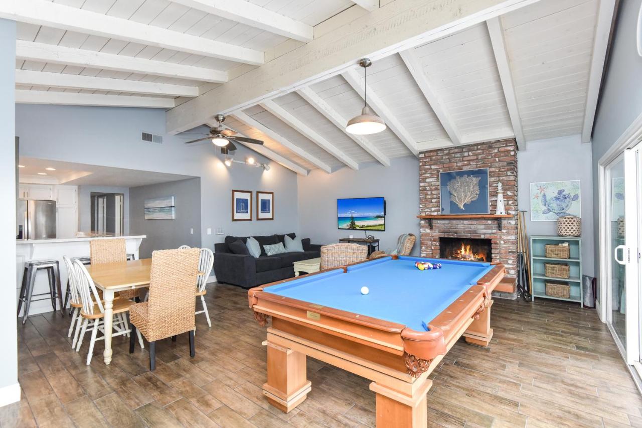 5 Bedroom Home with Pool Table steps to the Beach - B&B