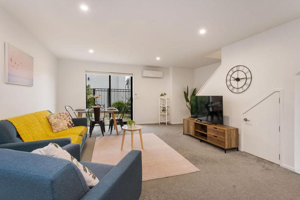 Light & Spacious 2Bdrm Townhouse Off Street Park - Chambres d’hôtes Christchurch