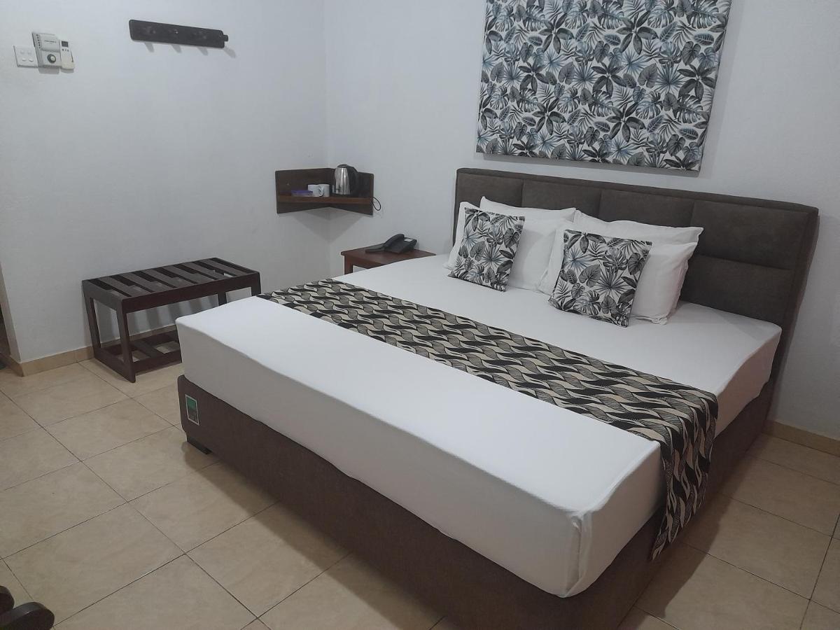 B&B Wadduwa - Larn's Villa Hotel & Apartment - Bed and Breakfast Wadduwa