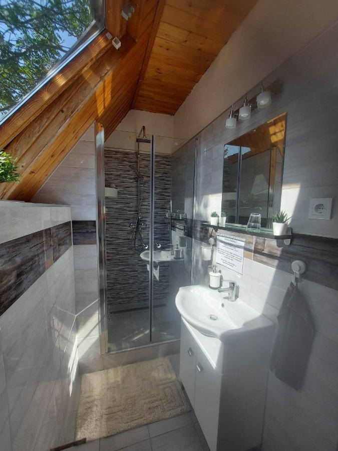 Chambre Lit Queen-Size avec Balcon