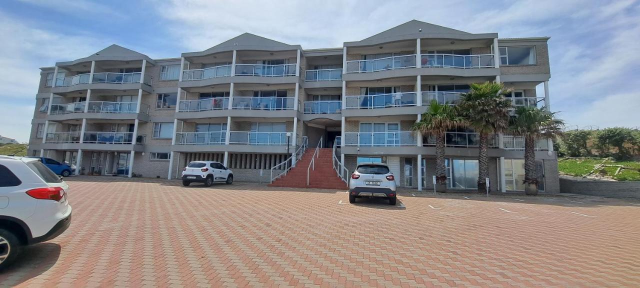 201 Coral Island, 88 Coral Road, Bloubergstrand - B&B