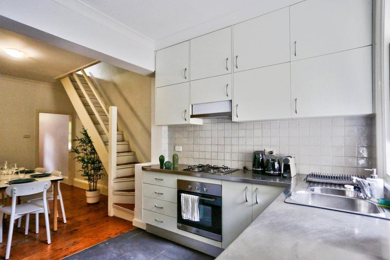 B&B Sydney - Elegant 2 BR on the edge of Downtown Dowling St 2 E-Bikes Included - Bed and Breakfast Sydney