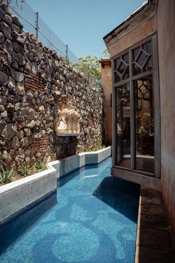 B&B Antigua Guatemala - Zahar Boutique Stay Volcano Views and Pool - Bed and Breakfast Antigua Guatemala