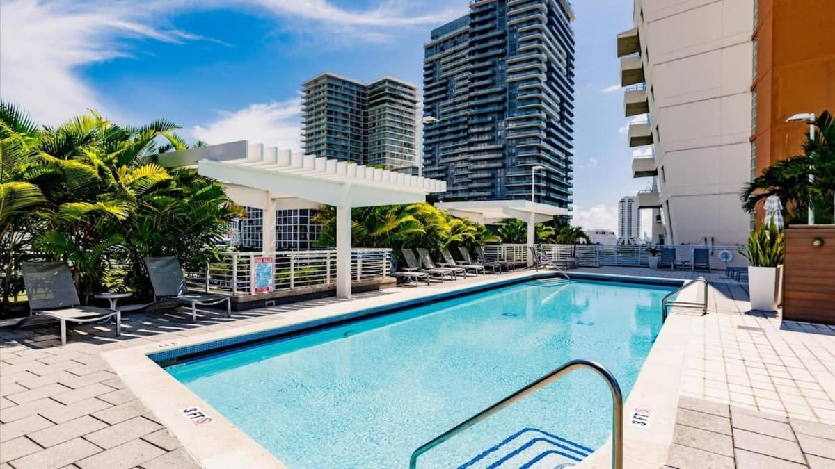 B&B Miami - MIA Loft- Industrial Vibes Parking & Amenities - Bed and Breakfast Miami