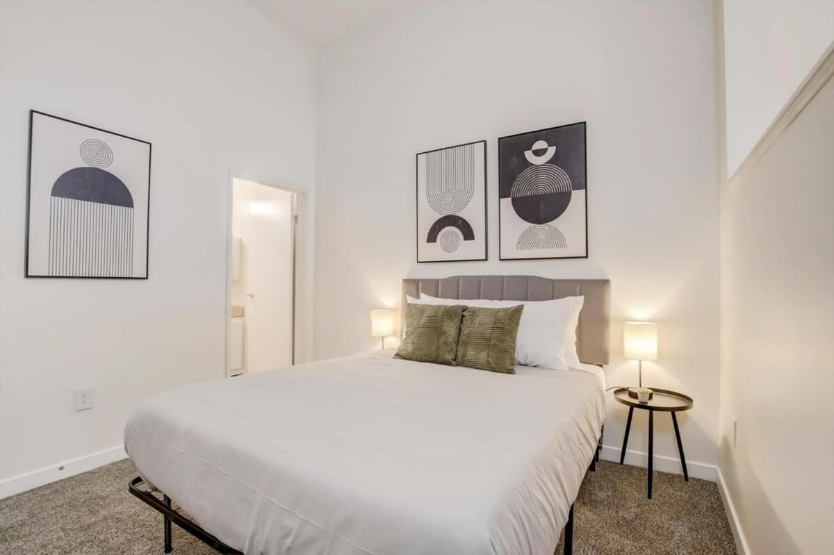 CozySuites - 1BR with Direct Skybridge Access #2 - B&B