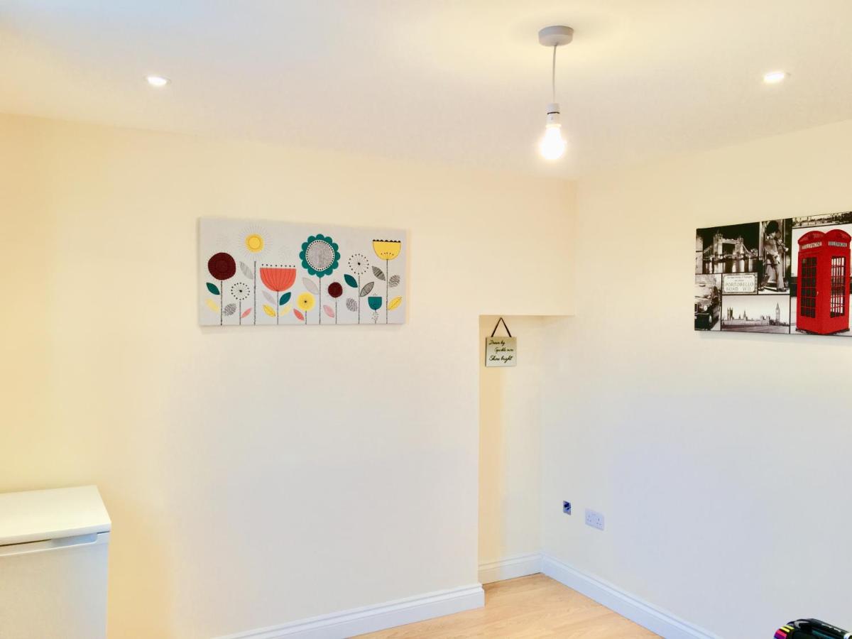 1 Bedroom Apartment, Reception ,Kitchenette, Private Bathroom - Ferienwohnung Ilford
