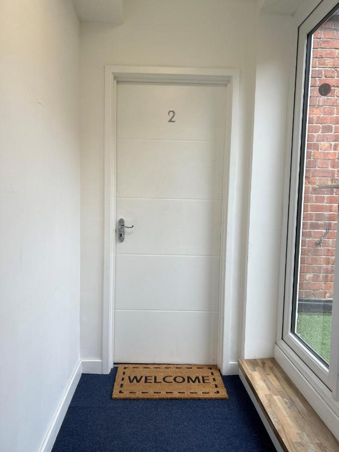 Premium Offer l Last-Minute Escape l AJ Properties l High Street Cheltenham l Parking l Ideal for Short or Long Stays - Town Centre Apartment, 4 Beds, 1 Bathroom - Ferienwohnung Cheltenham