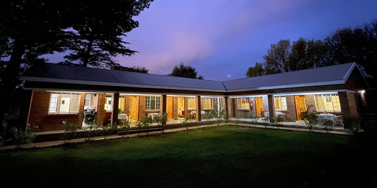 B&B Harrismith - Village Lodge Harrismith - Bed and Breakfast Harrismith