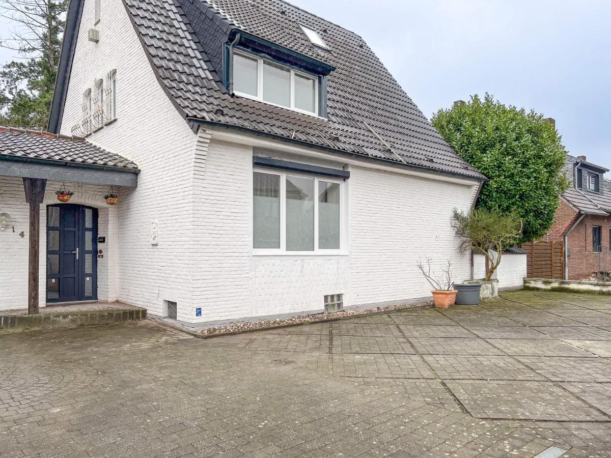 T&K Apartments - 5 Zimmer Einfamilienhaus 15min to Messe Fair DUS - Willich - B&B