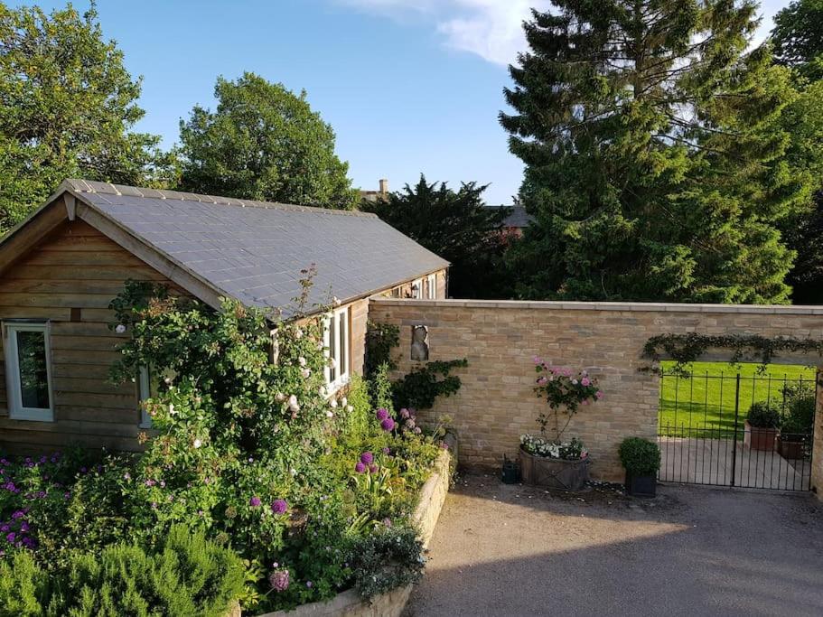 B&B Charlbury - Charming Cottage surrounded by Idyllic garden in peaceful location in central Charlbury - Bed and Breakfast Charlbury