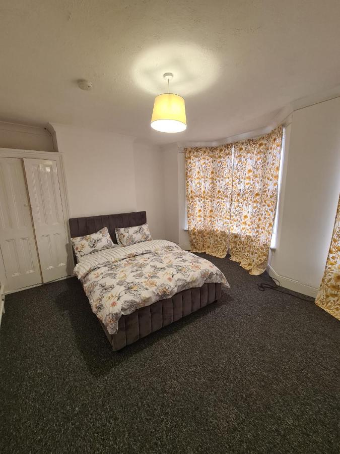 B&B Gillingham - Double Rooms with shared bathroom - Bed and Breakfast Gillingham
