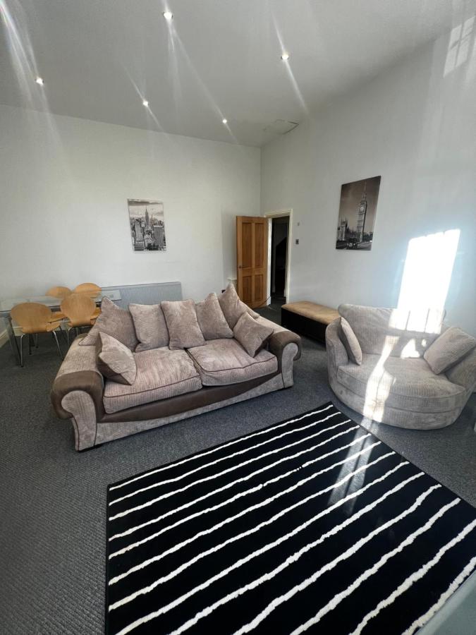 B&B Liverpool - No 3 - LARGE 1 BED NEAR SEFTON PARK AND LARK LANE - Bed and Breakfast Liverpool
