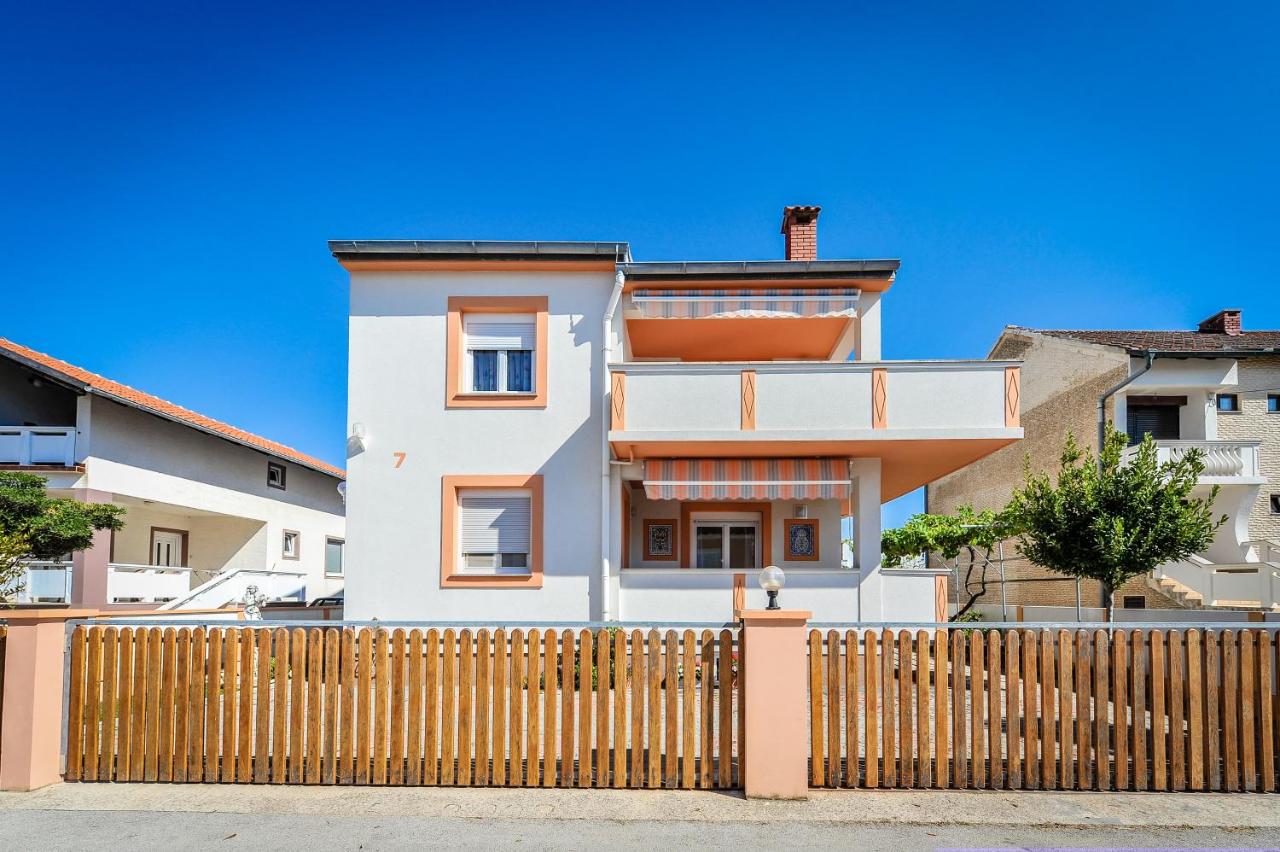 Apartment Božena - B&B Nin