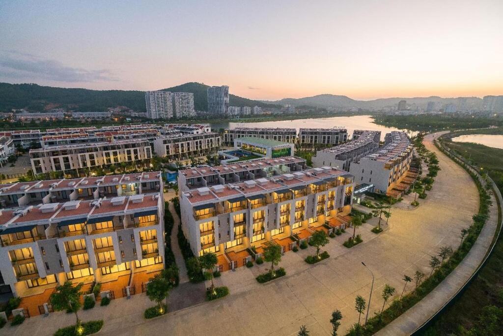 B&B Ha Long - Kim's Villa - 5 phòng ngủ siêu rộng - 100m đến Bãi Tắm - Bed and Breakfast Ha Long
