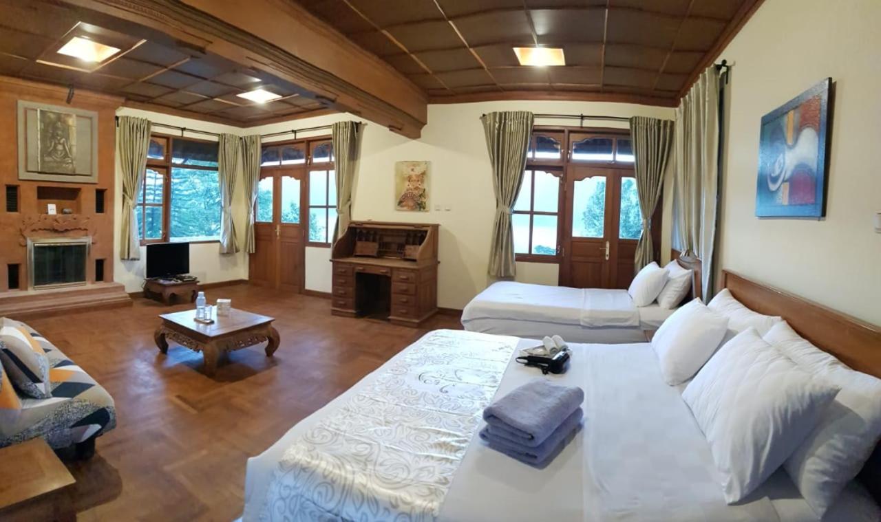 Family Room with Lake View