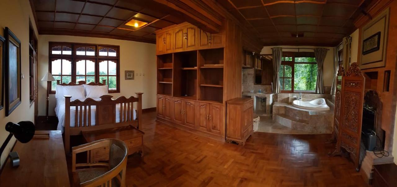 Suite with Lake View
