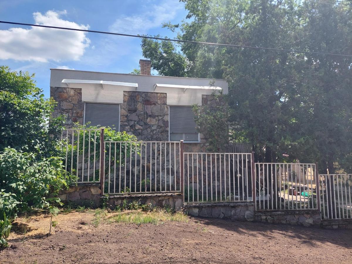 Lakilak pihenőház a Holt-Tisza partján, termálfürdőnél, Lakitelek - Bed and Breakfast