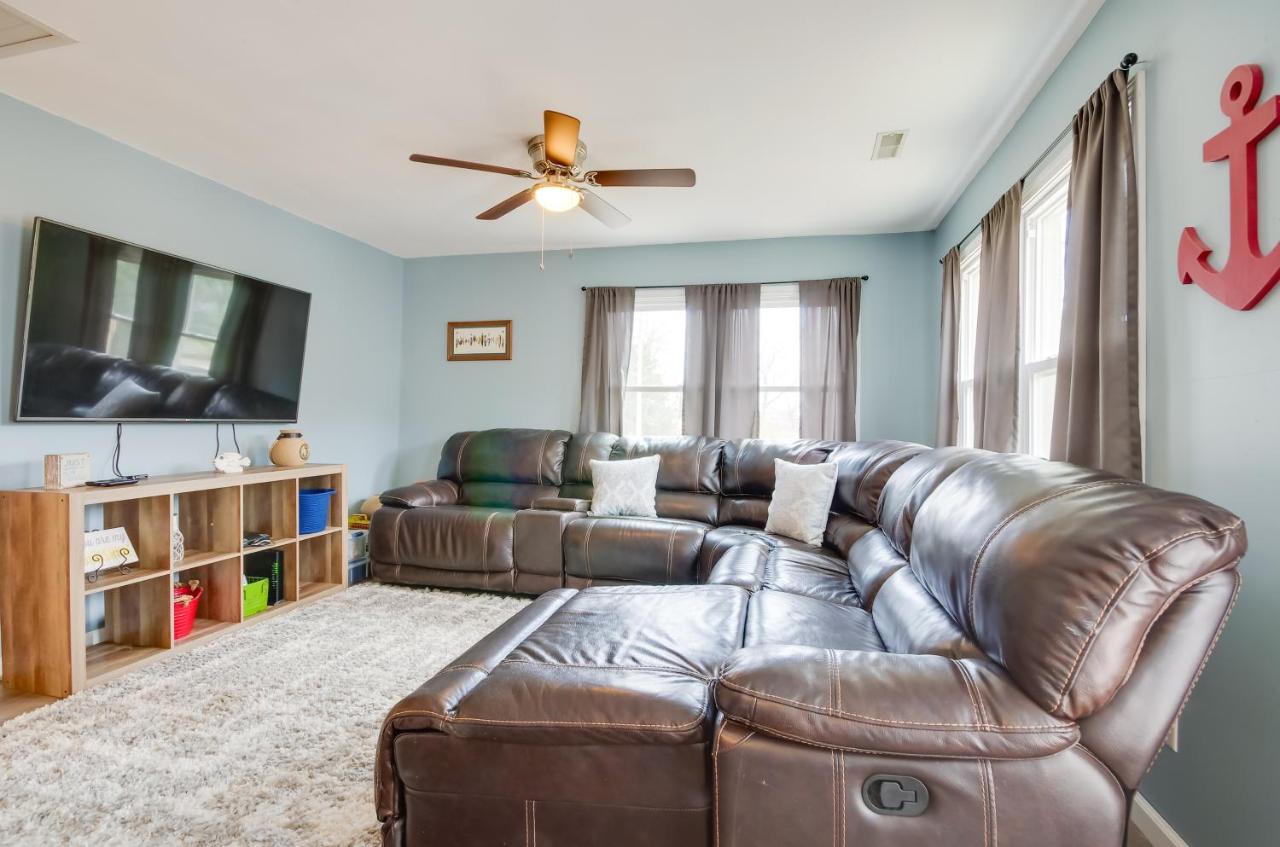 Dock and Furnished Deck Lakefront Gravois Mills Gem - B&B
