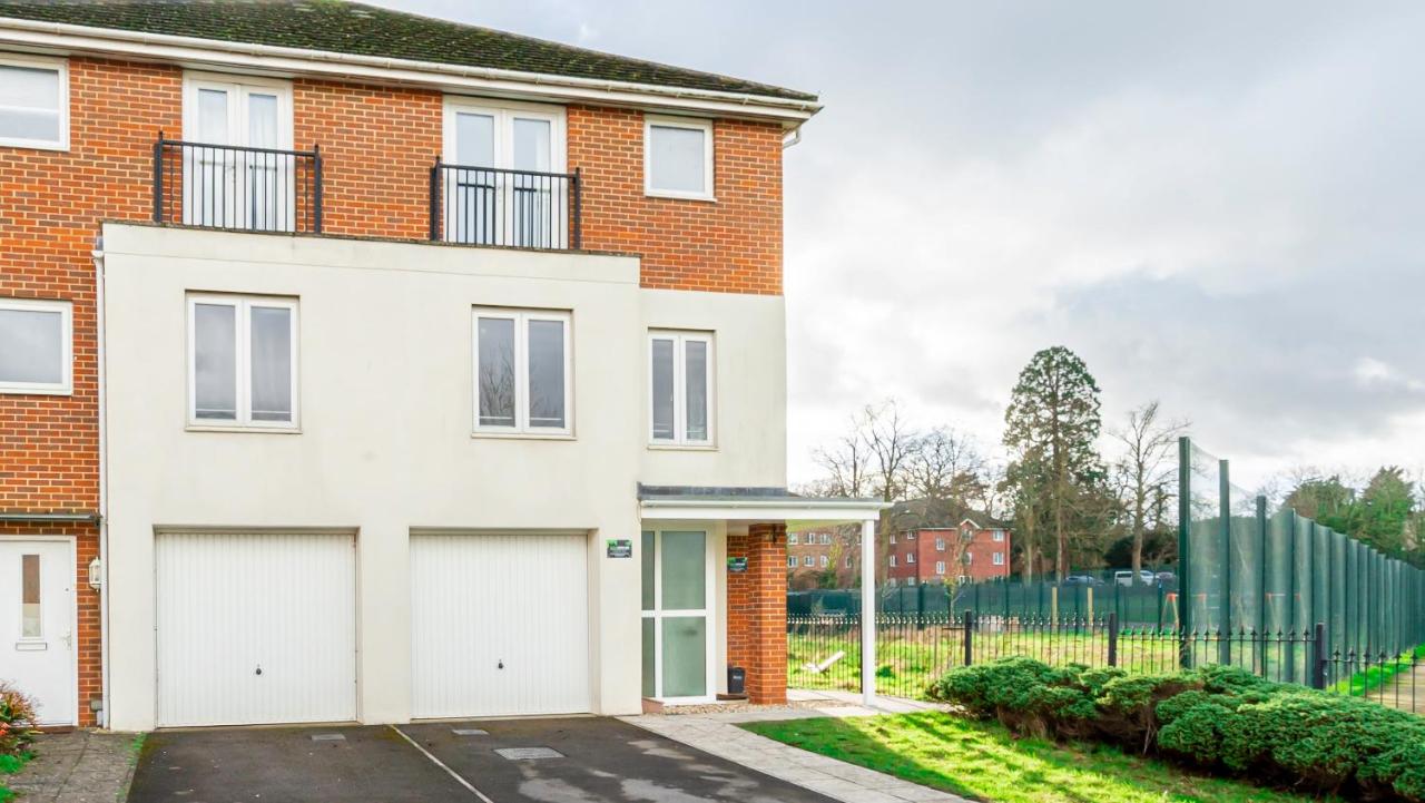 Wow BooK ME 9 beds 25 Baths CONTRACTORS,FAMILY! - Ferienwohnung Earley