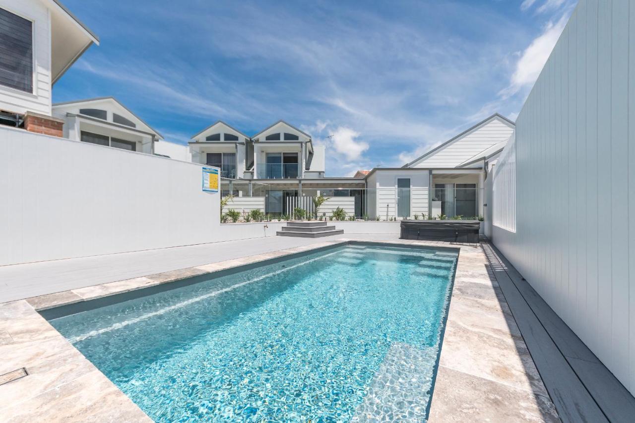 Apartment with Pool View 