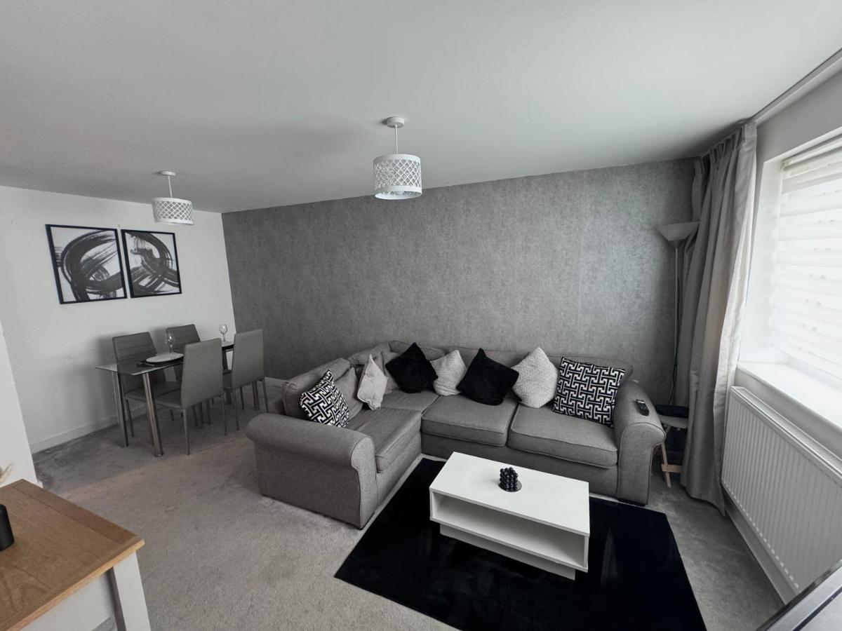 B&B Swansea - Modern 2 bed city apartment with private parking - Bed and Breakfast Swansea
